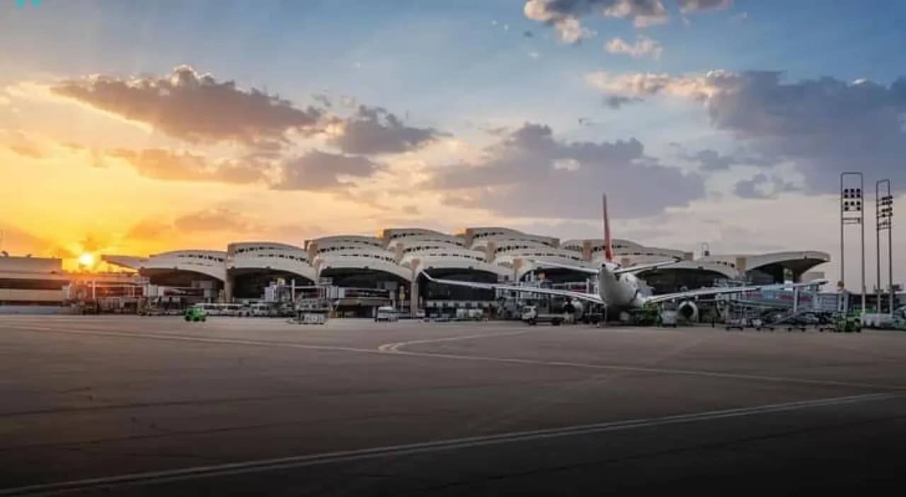 حادث بطائرة بمطار الملك خالد