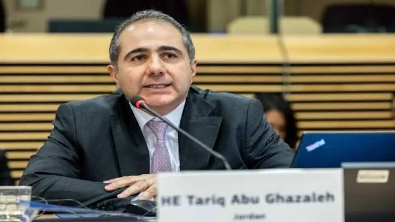 وزير الاستثمار يناقش التعاون في بروكسل