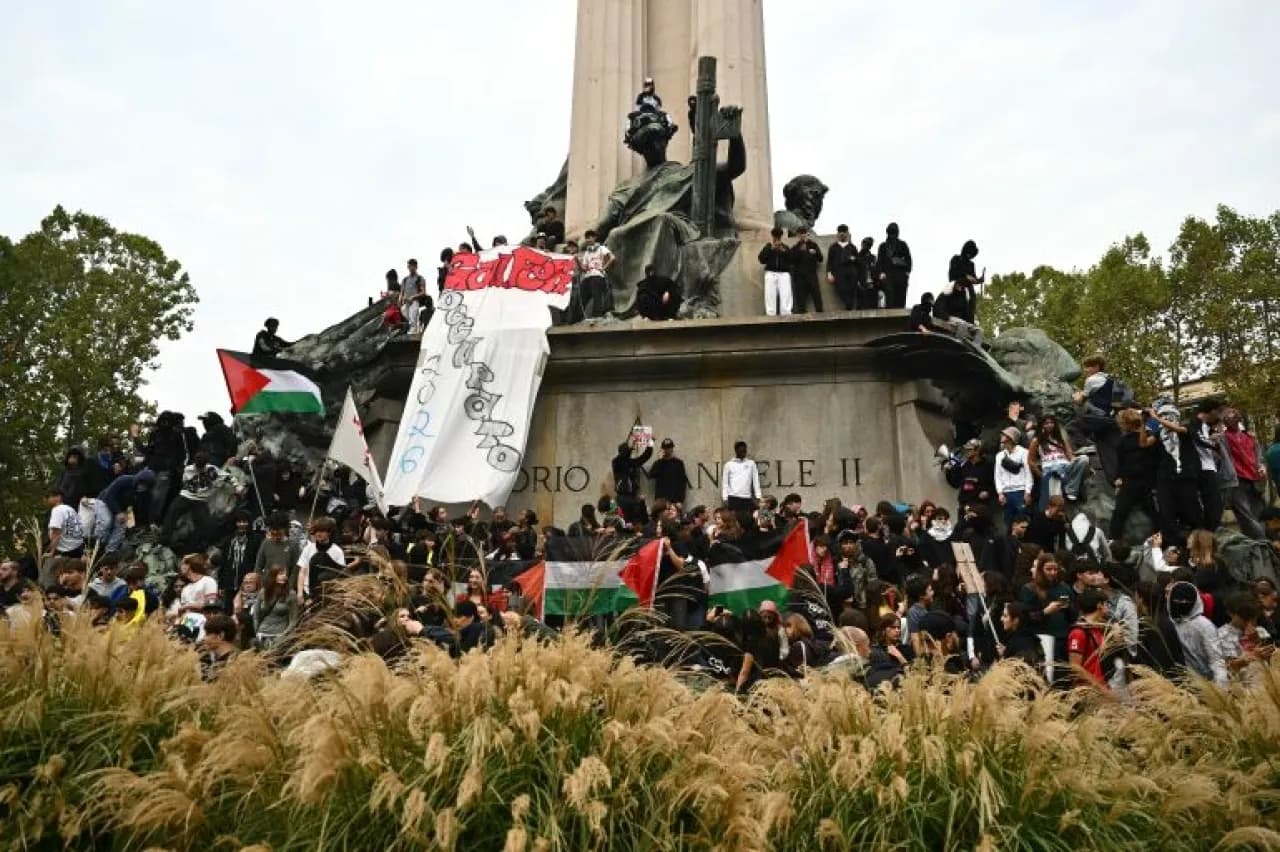 طلاب إيطاليا يتظاهرون على غرار فرنسا