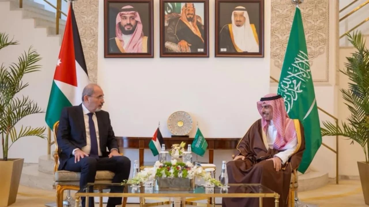 Al-Safdī and Al Saud discuss tension reduction