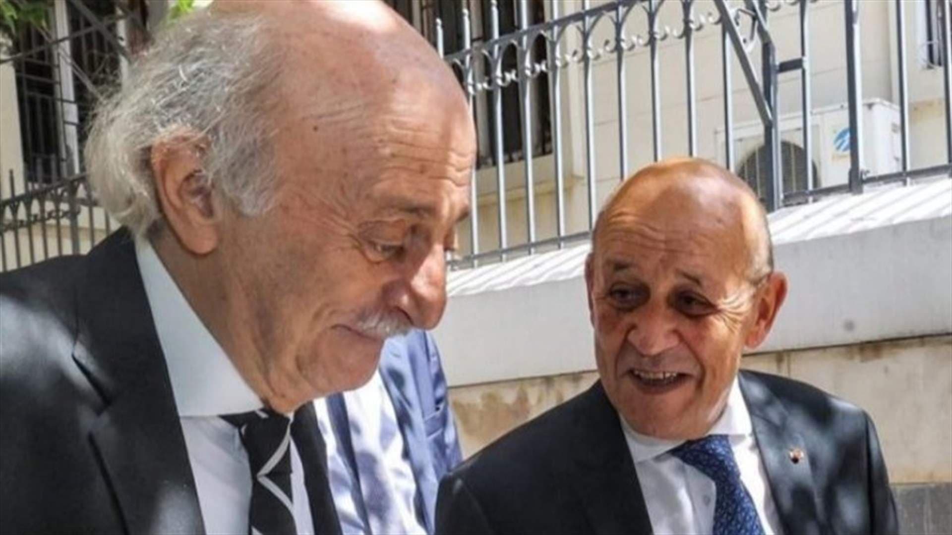 جنبلاط يلتقي لودريان ويؤكد على ضرورة الالتزام بوقف النار