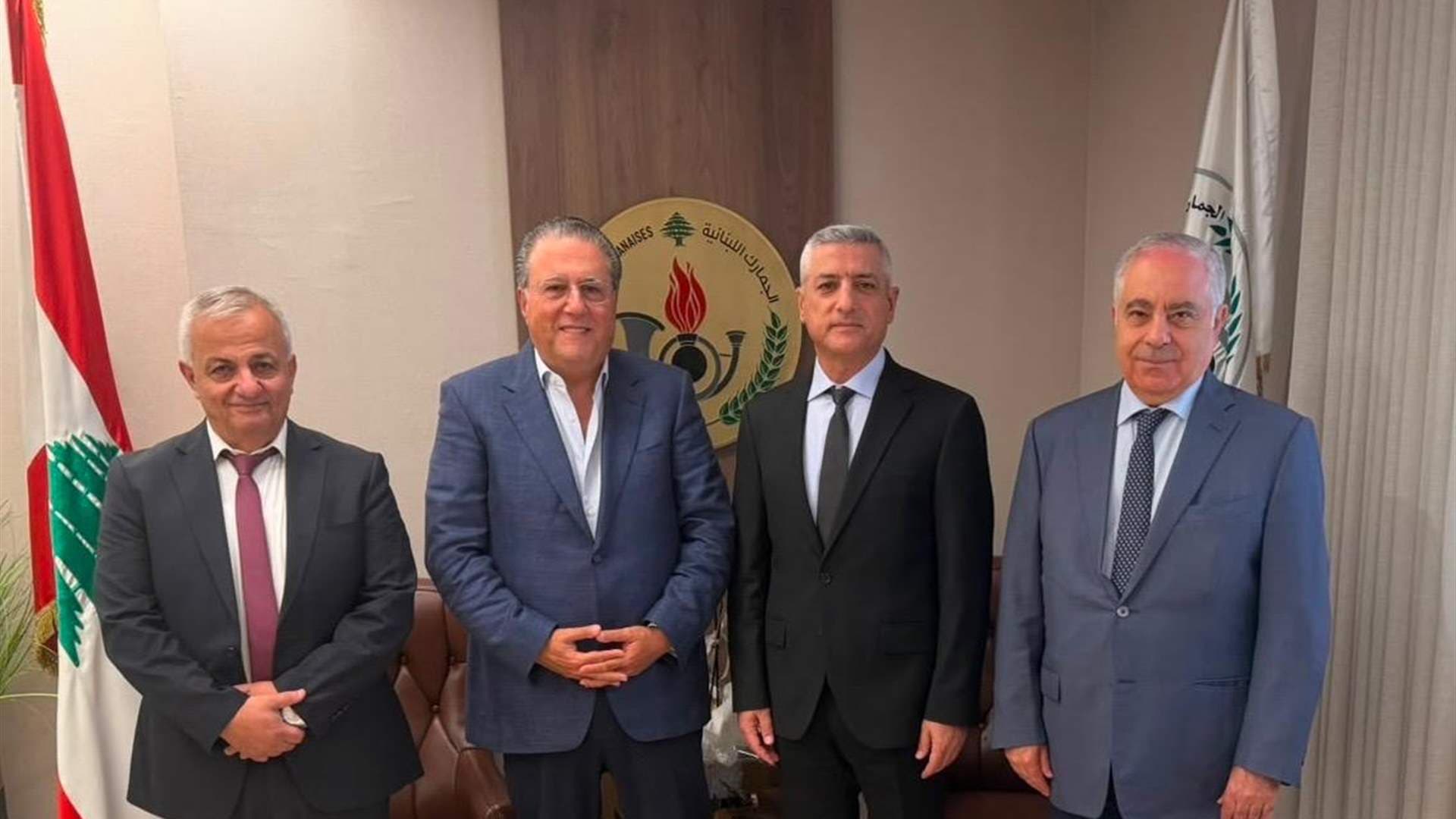 غرفة بيروت وجبل لبنان تقدم هبة لمركز الجمارك في معبر المصنع