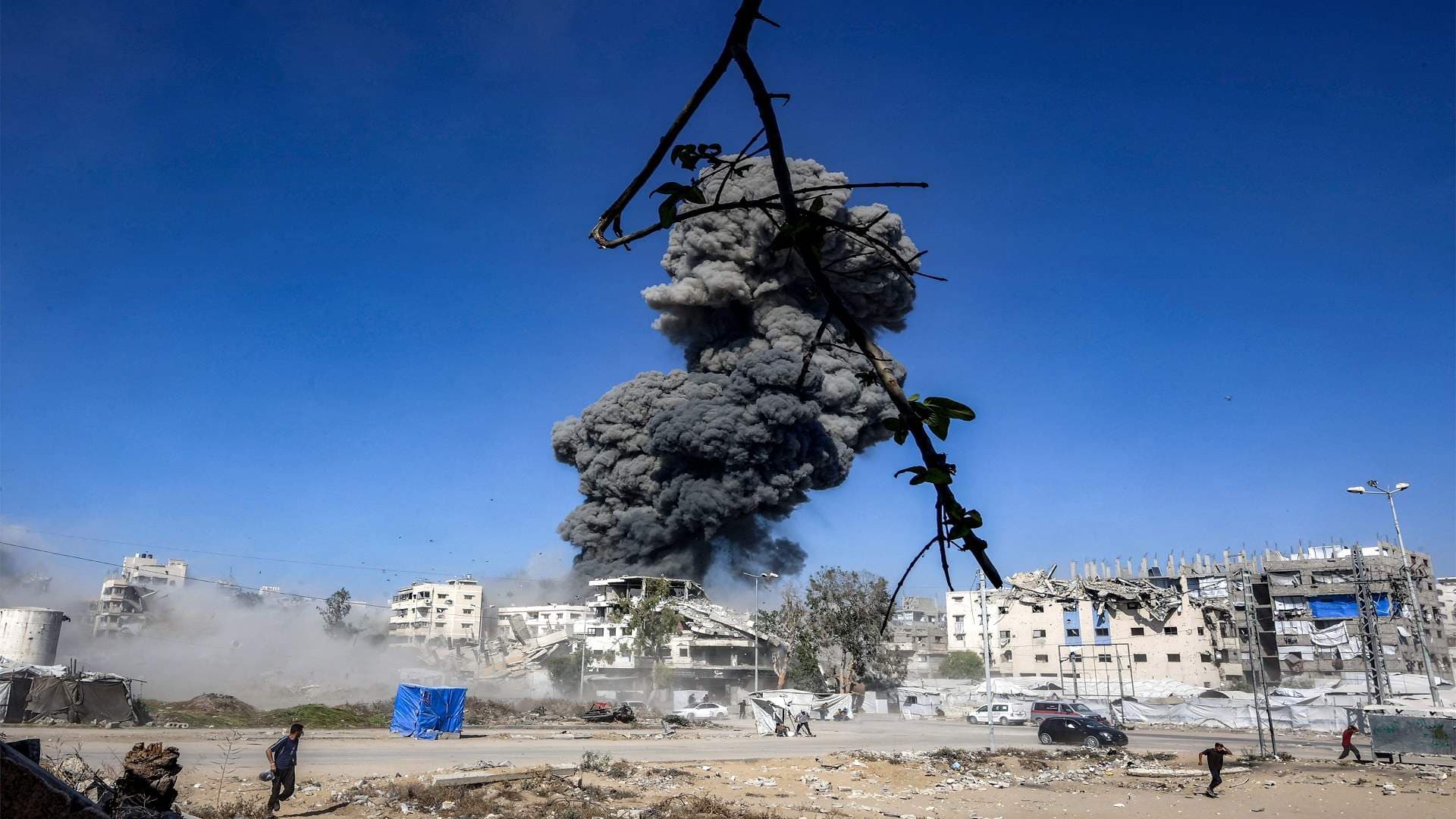 ثمانية شهداء في غارة إسرائيلية قرب سوق في غزة