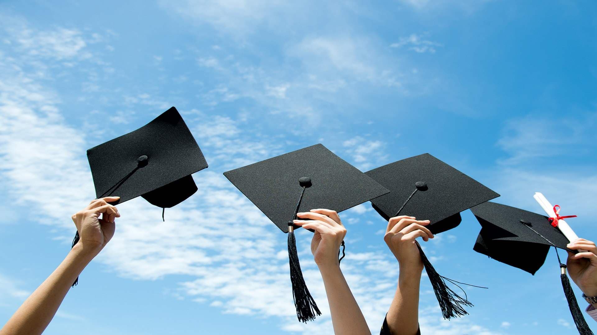 Lebanese Students in France Urged to Complete Embassy Form