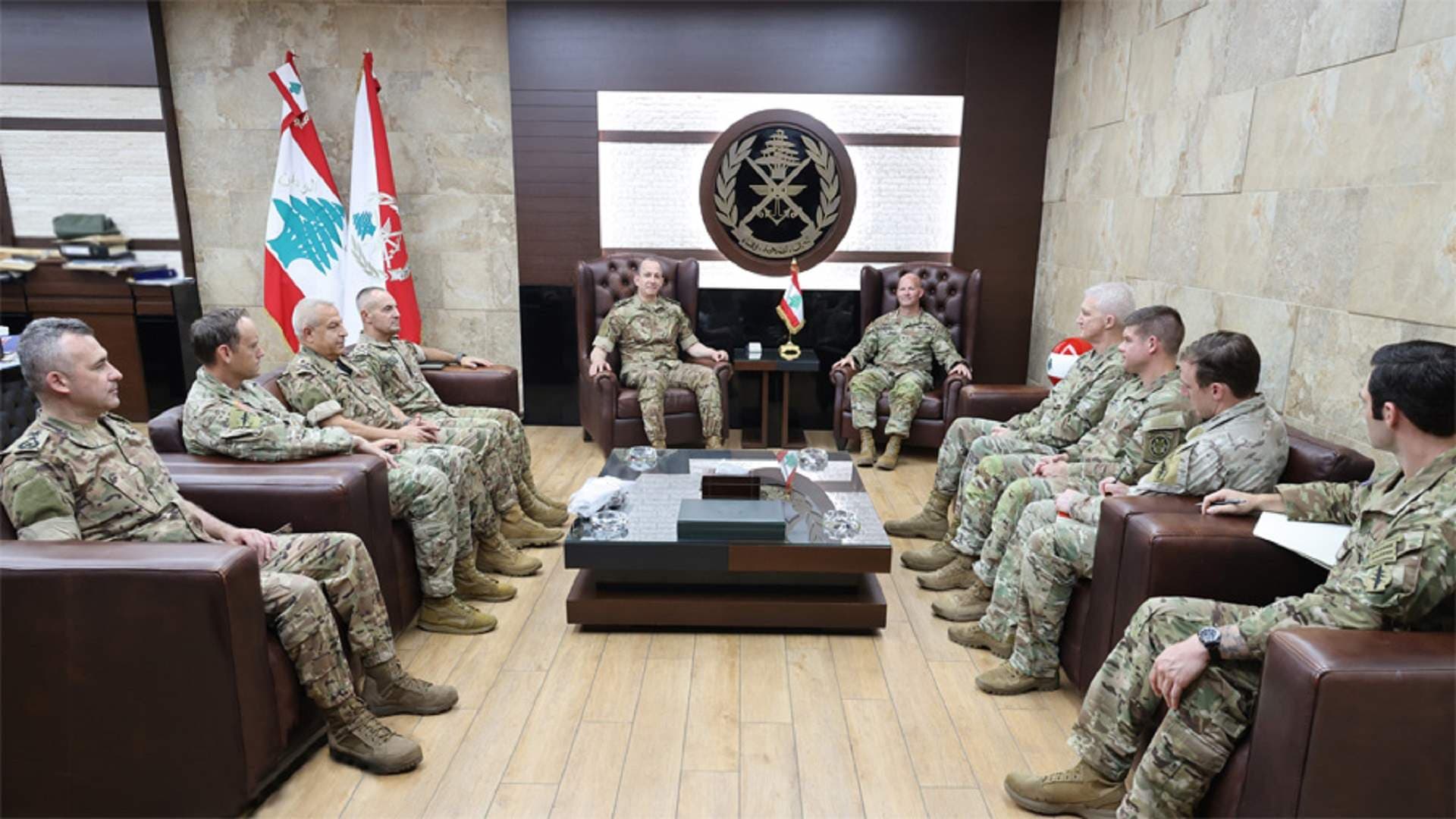 الجيش يستقبل قائد العمليات الخاصة الأمريكية