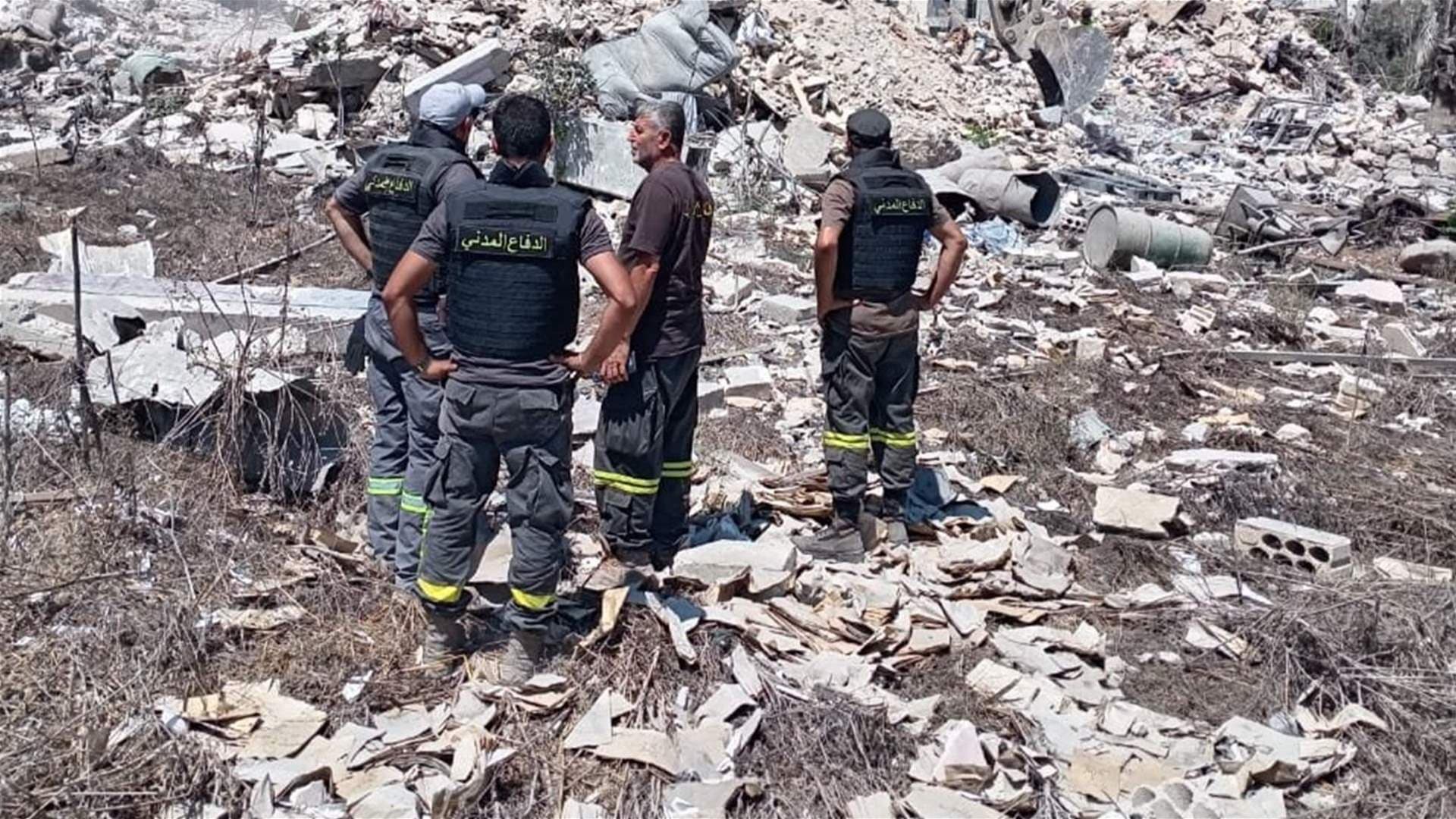 الدفاع المدني يواصل البحث والسلامة في زوطر الغربية