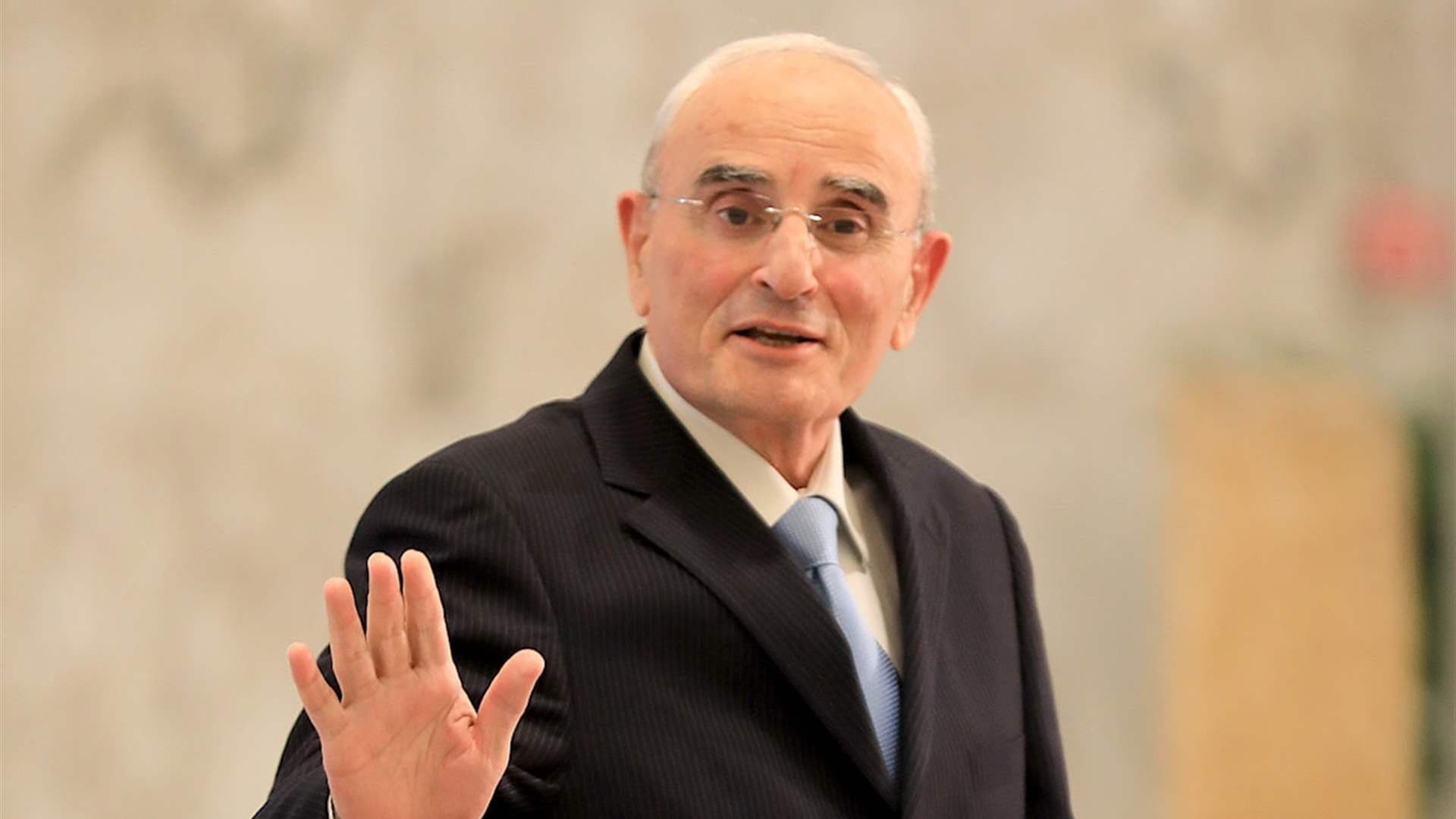 Defense Minister Apologizes to Martyrs' Families