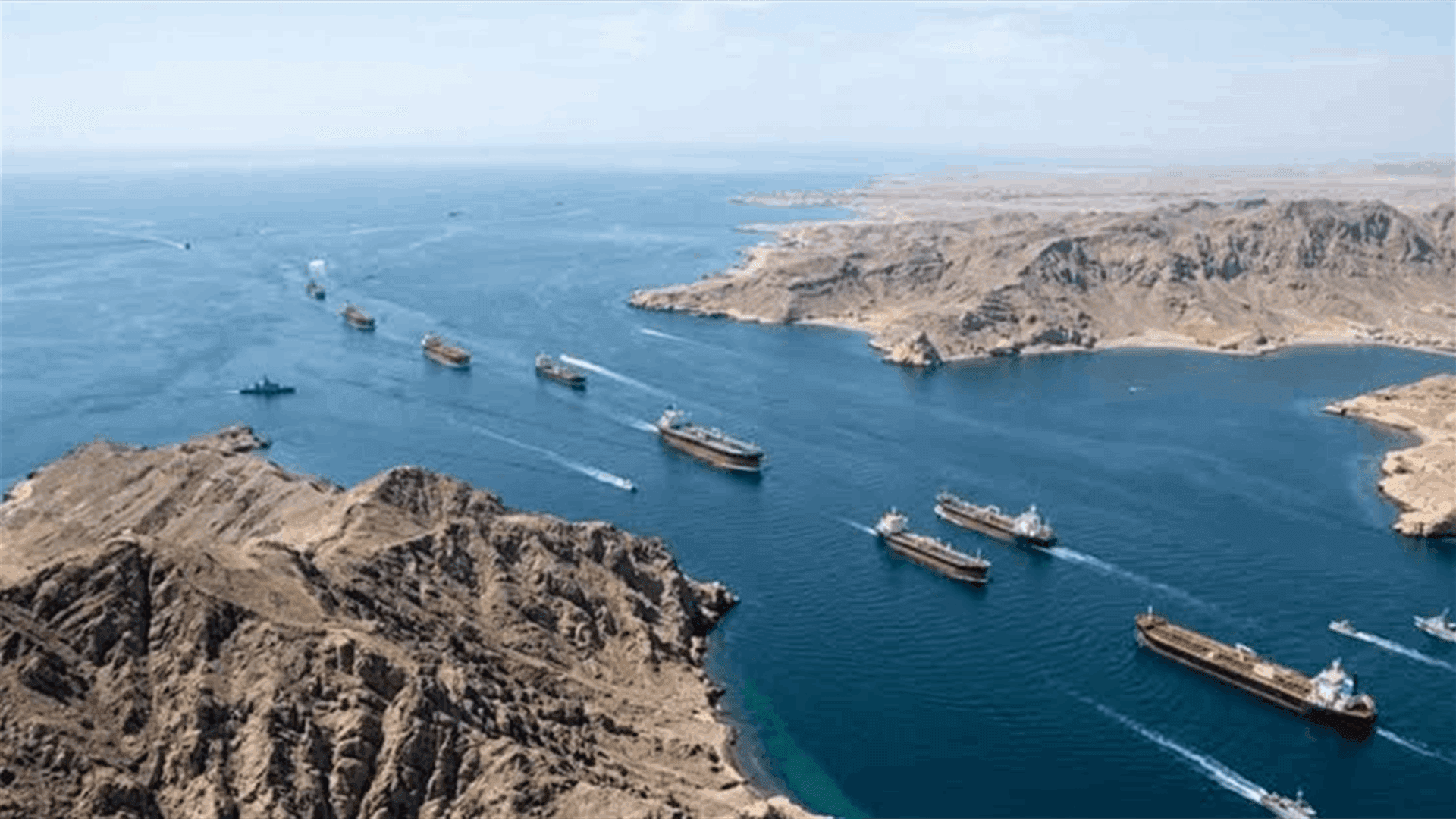 نحو 60 سفينة عبرت مضيق هرمز