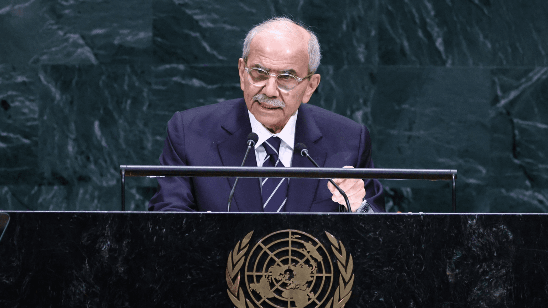 رئيس الوزراء يرفض قرارا بالنيابة عن لبنان