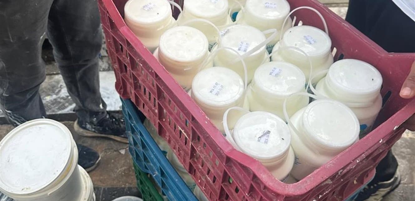 لبنان يعتقل مالكي معملَي ألبان