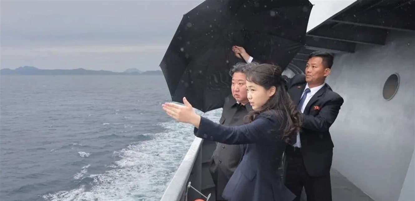 Kim tours destroyer with daughter