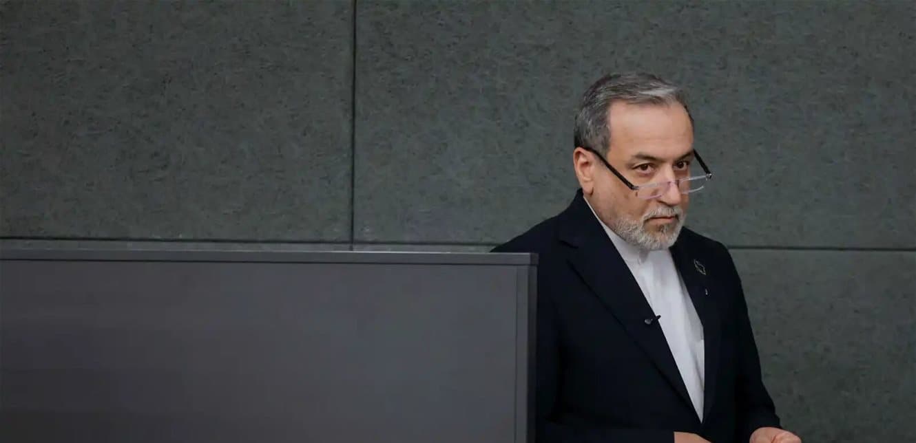 Iraqqi and Mo'meni Discuss Talks in Islamabad