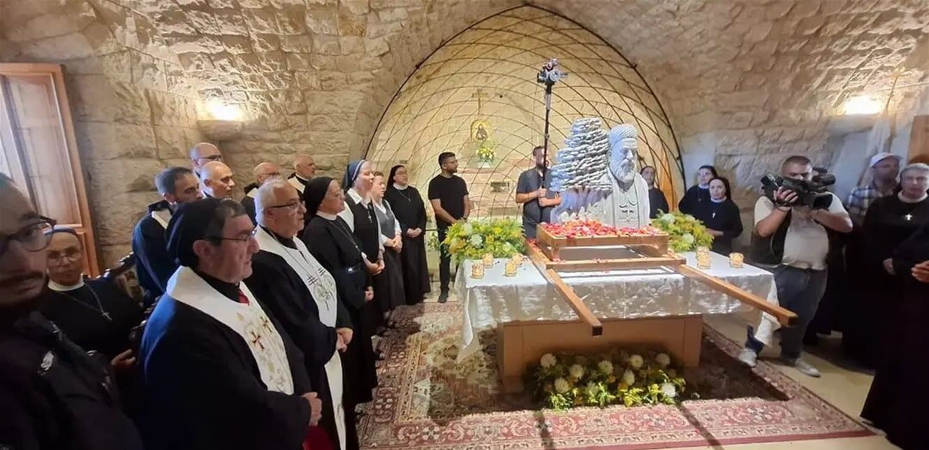 Attempted to obtain Beatified Hoveik's relics
