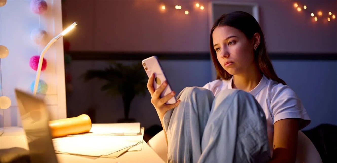 New social media warning on teen focus