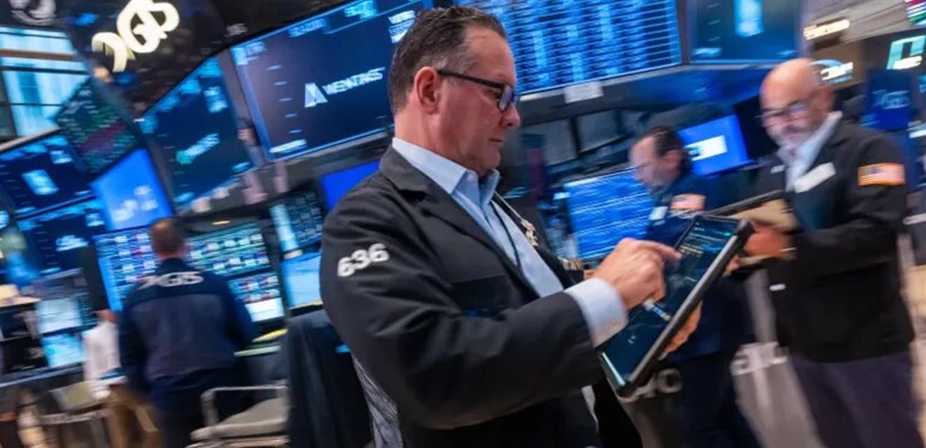 Wall Street divides on investment timing