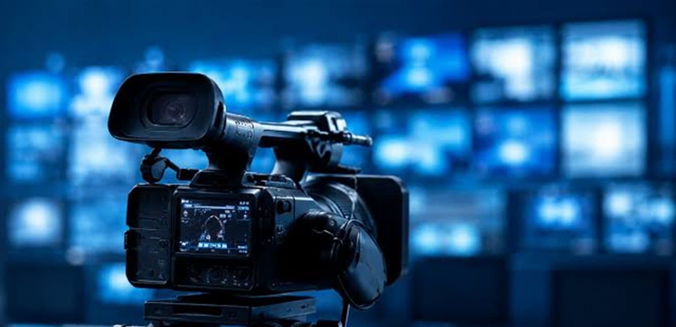 Media figure collapses in nightclub