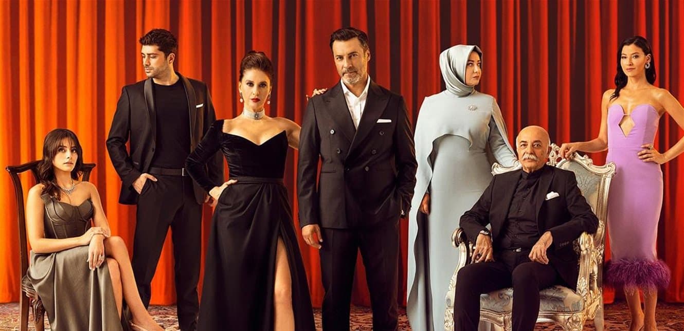 بطلة مسلسل شراب التوت تتوج خطوبتها حبيبها هوية