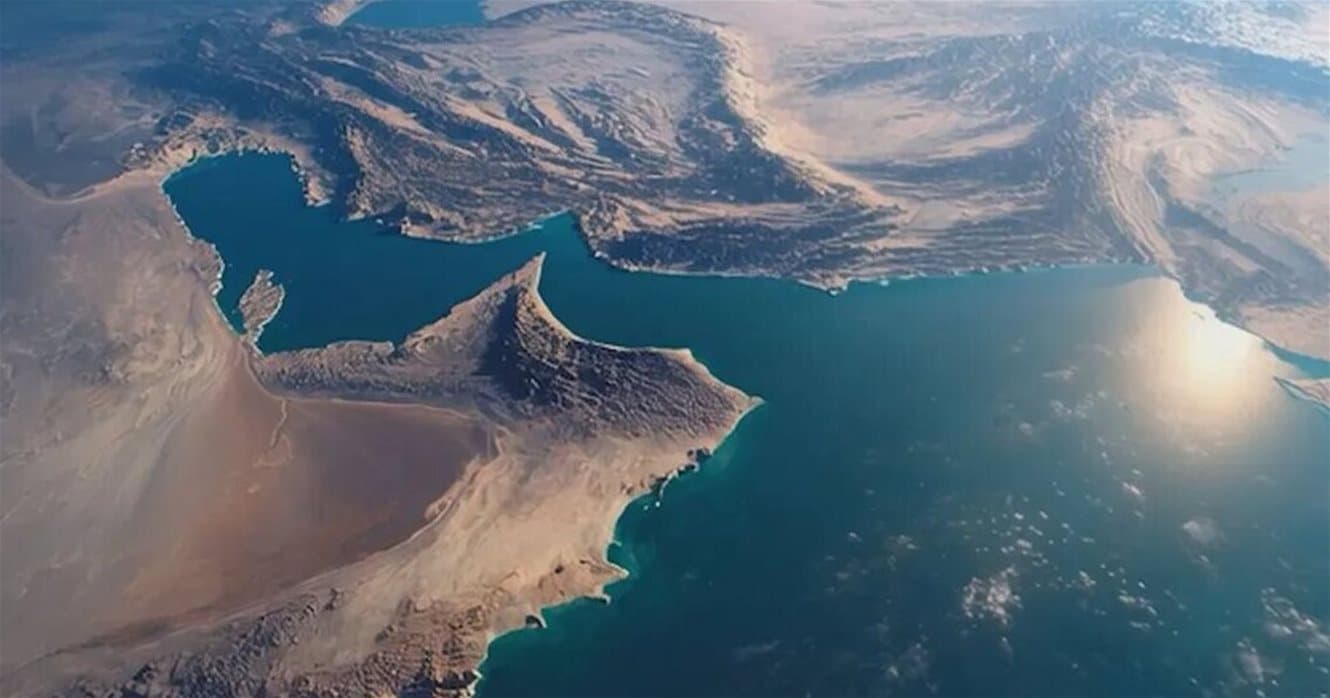 انفجارات تهز جزيرة خرج
