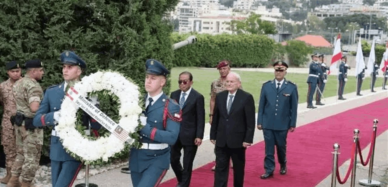 وزير الدفاع الماليزي يزور اليرزة ويتحدث مع منسى