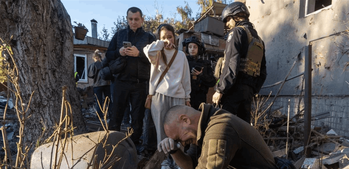 Six dead as Russian strike hits Kyiv bridge