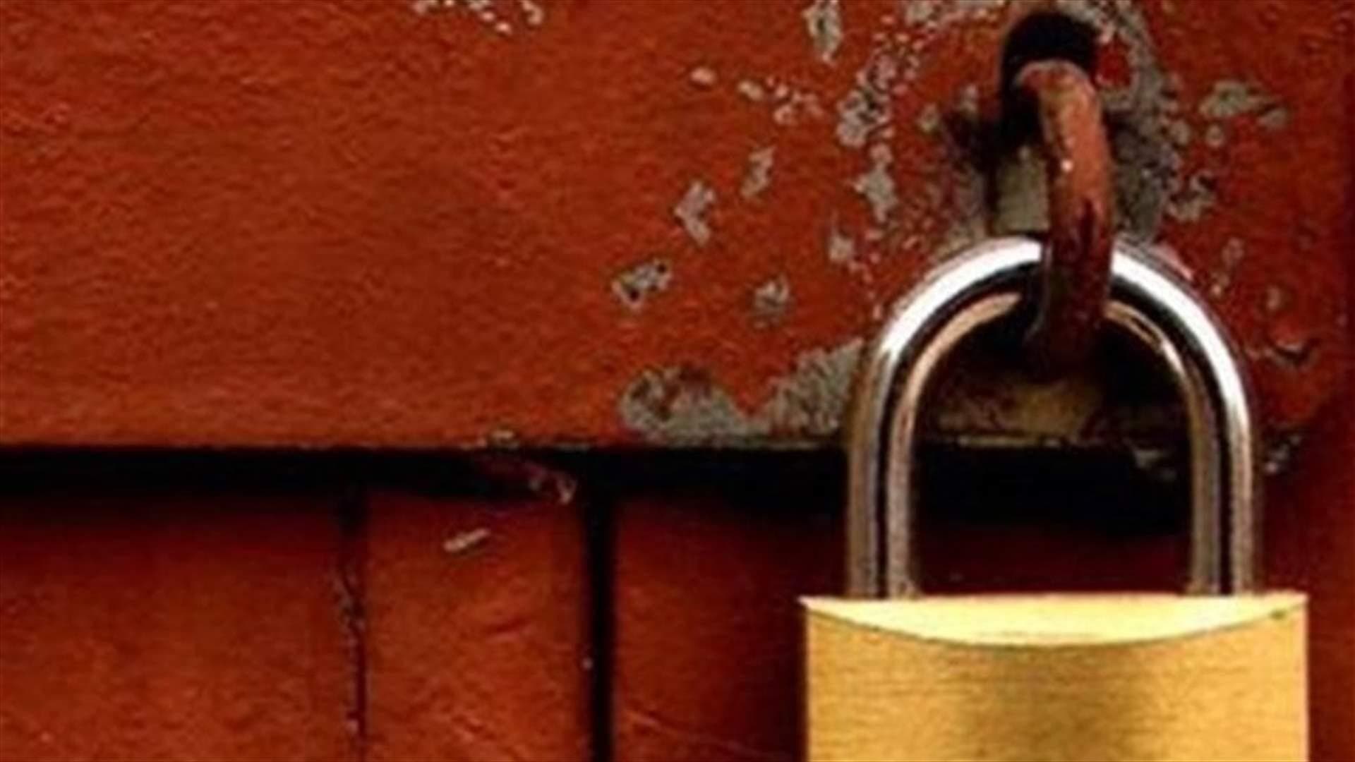 Shutdown of 3 unlicensed beauty salons