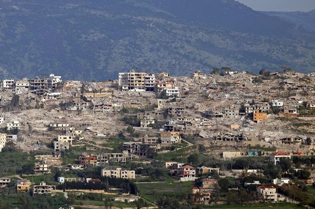 Israeli Attacks Cause Large Explosion in South