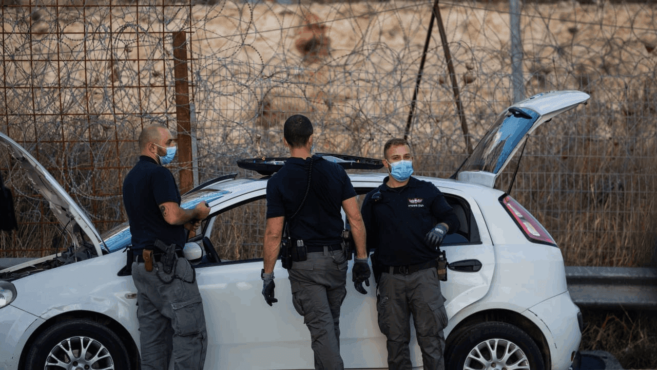 Israeli police pursue driver after traffic incident
