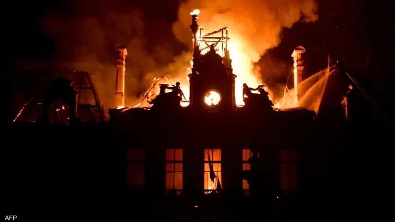 State authority collapses globally
