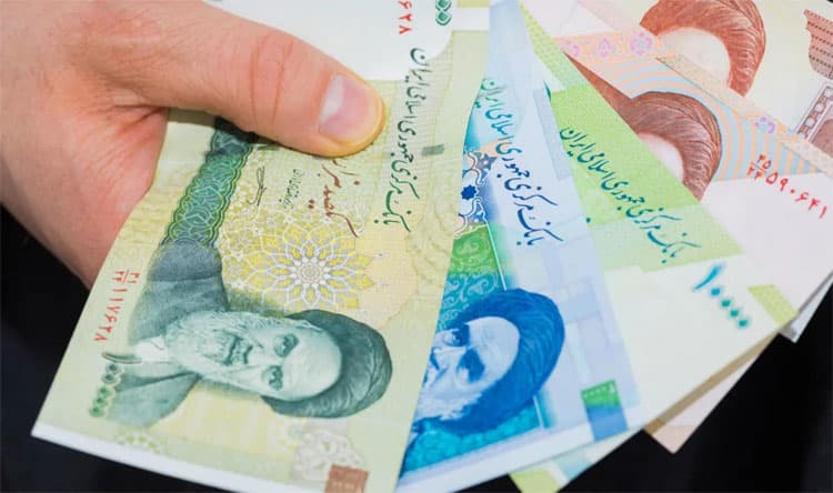 البنك المركزي الإيراني: تراجع إيرادات النفط يؤثر على الاقتصاد