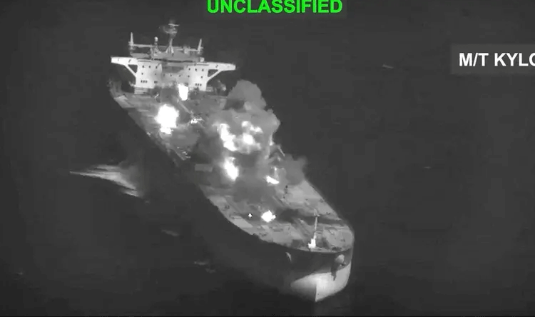 U.S. Defense Secretary: Iran risks destruction of oil tankers if it fires on ships