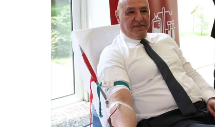 President Aoun joins blood drive