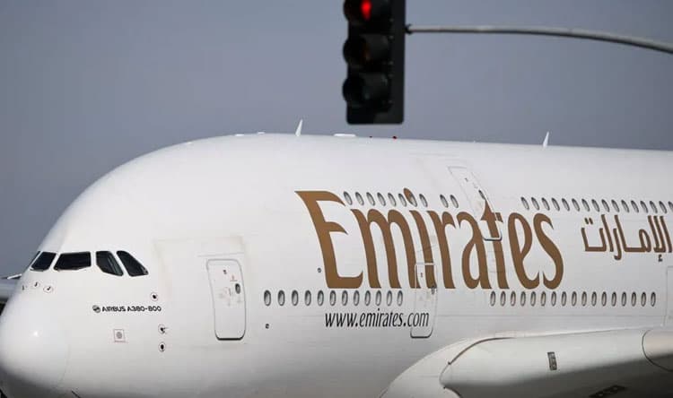 طيران الإمارات يوسع أسطوله بالإنترنت الفضائي