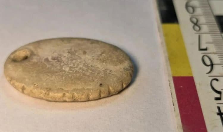 Ancient artifact confounds experts