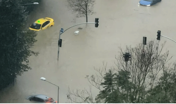 Istanbul floods halt Murad Boz and Demet Özdemir