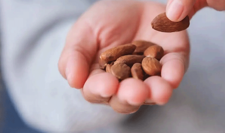 اللوز يدعم صحة القلب والبشرة