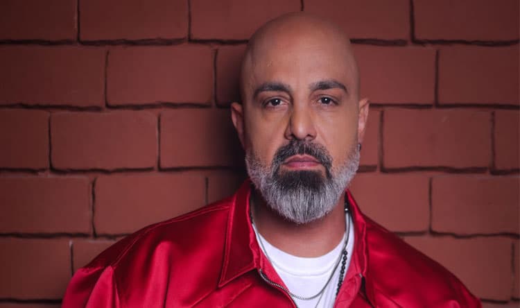 Majd Mosulloli Debuts "Alha 'Ayouon" in Romantic Style