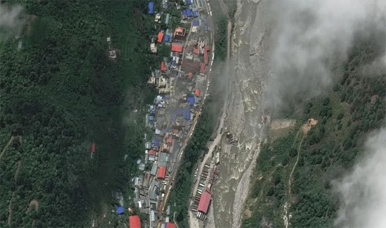 Flood alert rescues 900 students in Nepal