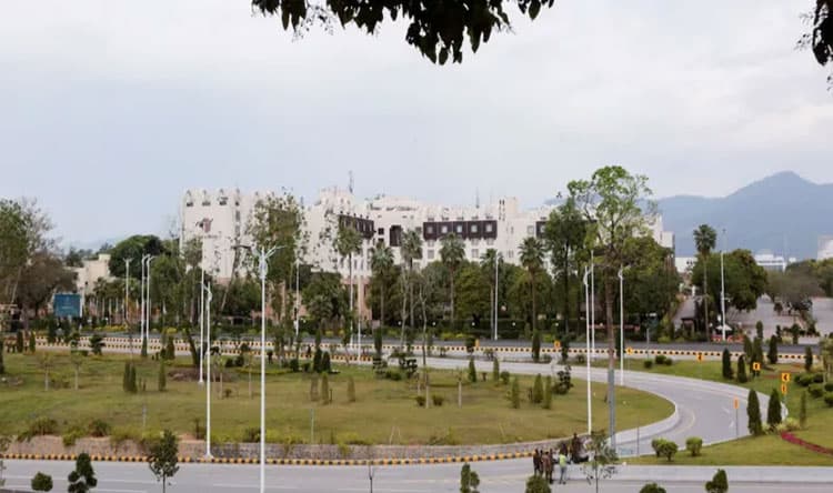 15 killed in Pakistan police station attack