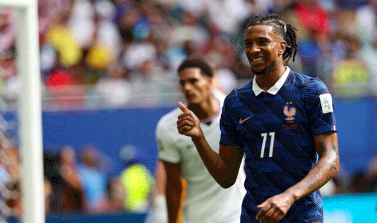 مايكل أوليسي يتجاوز رقم بيليه
