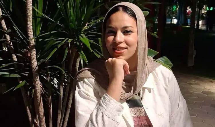 Port Said girl trends with 2000 marriage messages
