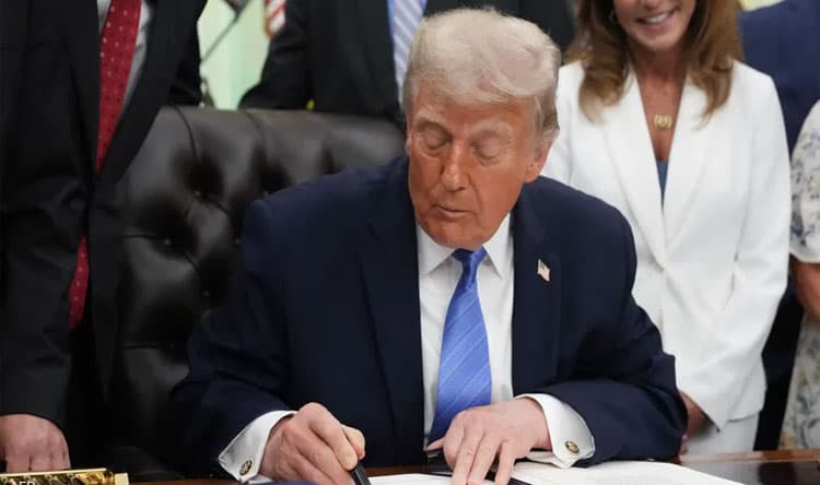 Trump pledge to target ships in Iran