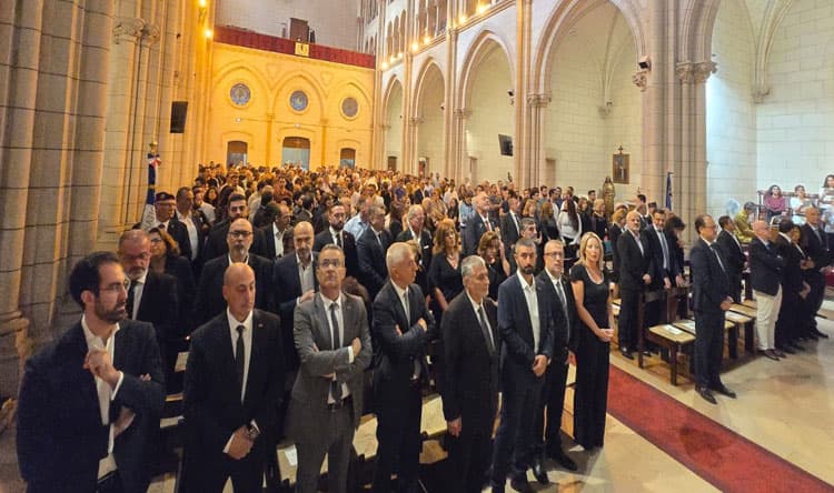 أيوب تمثل جعجع في قداس شهداء المقاومة بباريس