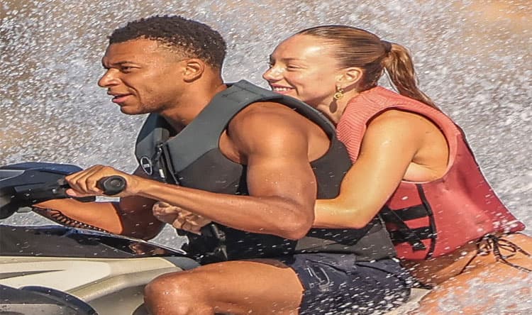 Mbappé and Estère Expósito Shared Romantic Moment