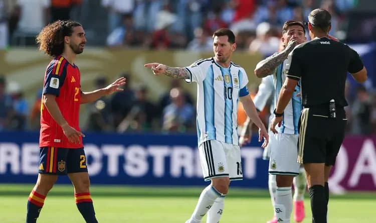 Messi donates 80,000 euros to Spain