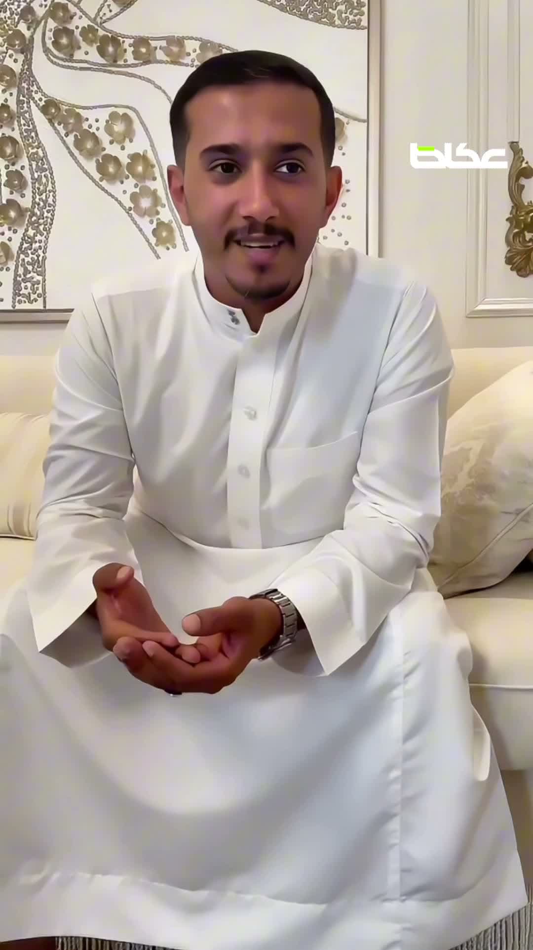 سلطان السعيد يطمئن على صحته بعد هجوم مطار الرياض