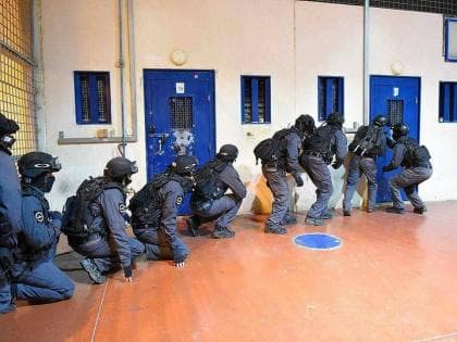 قمع الأسيرات في سجن الدامون خلال 21 يوما