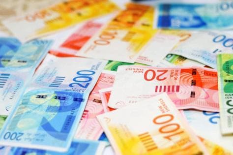 تراجع آخر في أسعار العملات