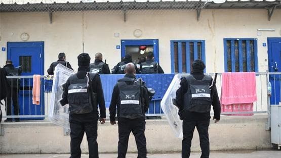 تواصل القمع ضد الأسيرات في الدامون