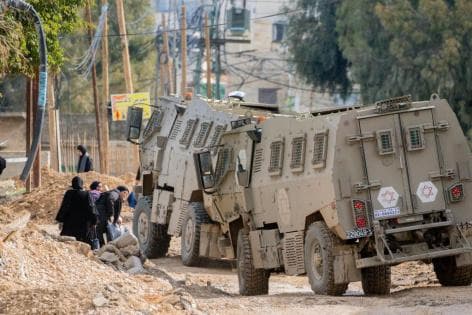 Forces evacuate families in Jenin