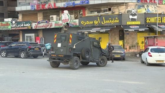 Occupation forces strike Qalandiya camp